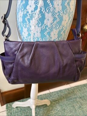 Levenger  crossbody bag Shoulder Bag  pebbled Leather purple/ side pockets EUC